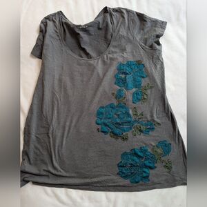 Women's XXL Tee With Applique Flowers